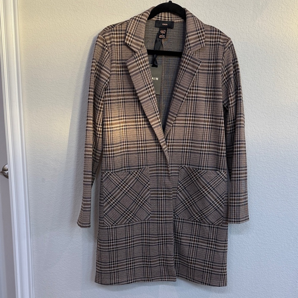 Elegant Plaid Blazer in Black and Tan